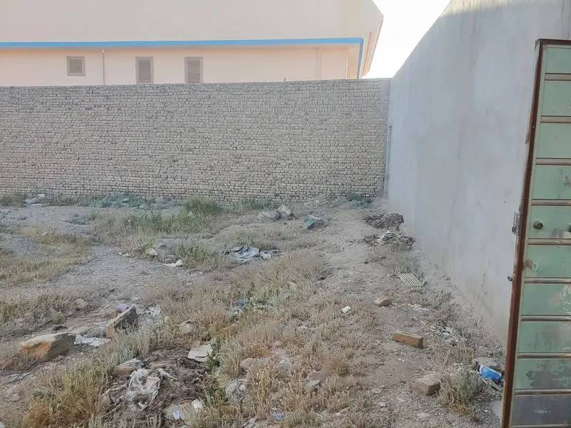 Walled plot for sale, 450 m² (2)