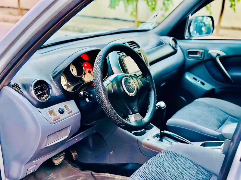 Toyota RAV4 2001 (4)