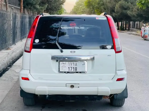 Nissan 2002 (4)