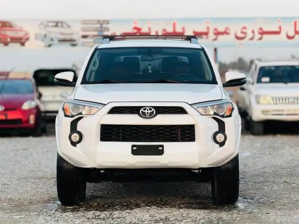 Toyota 4Runner SR5 2015 (2)