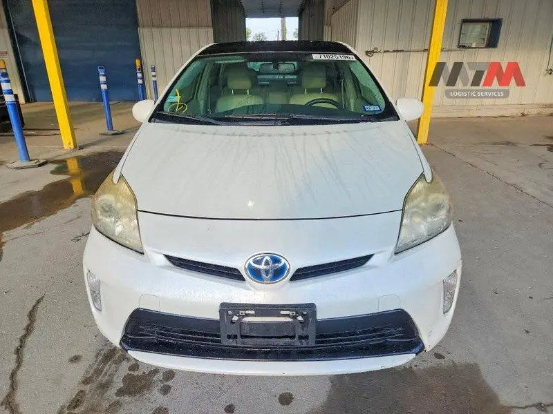 Toyota Prius Four 2015 (5)