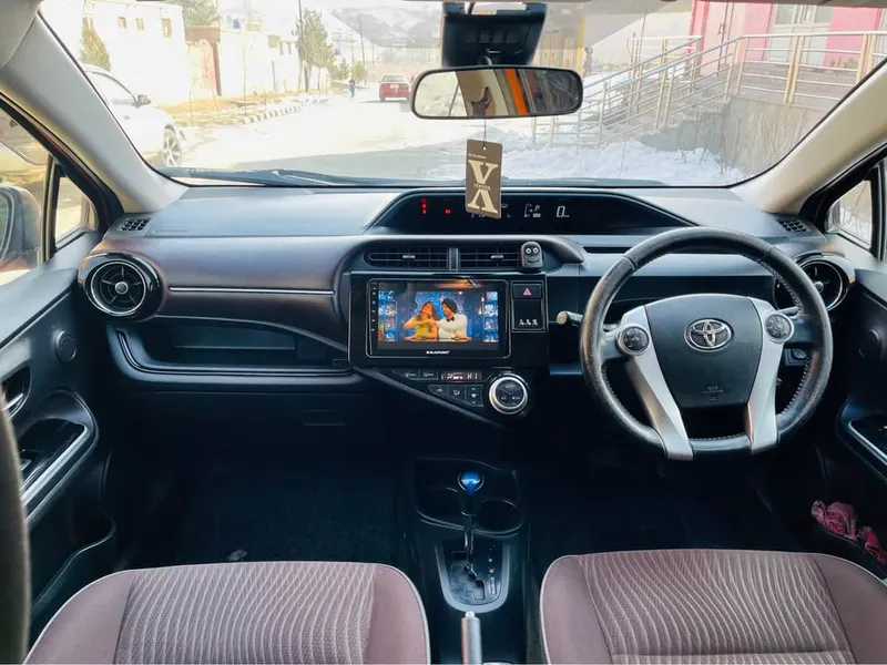 Toyota Aqua Hybrid 2016 (4)
