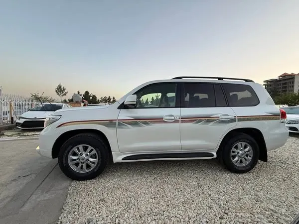 Toyota Land Cruiser 2011 (2)