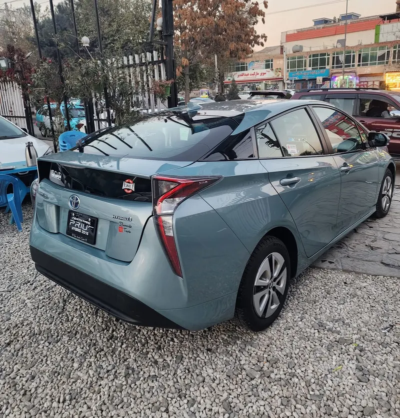 Toyota pirus 2016 (2)
