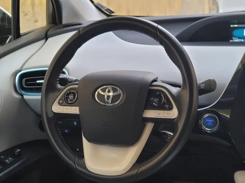Toyota Prius 2017 (4)
