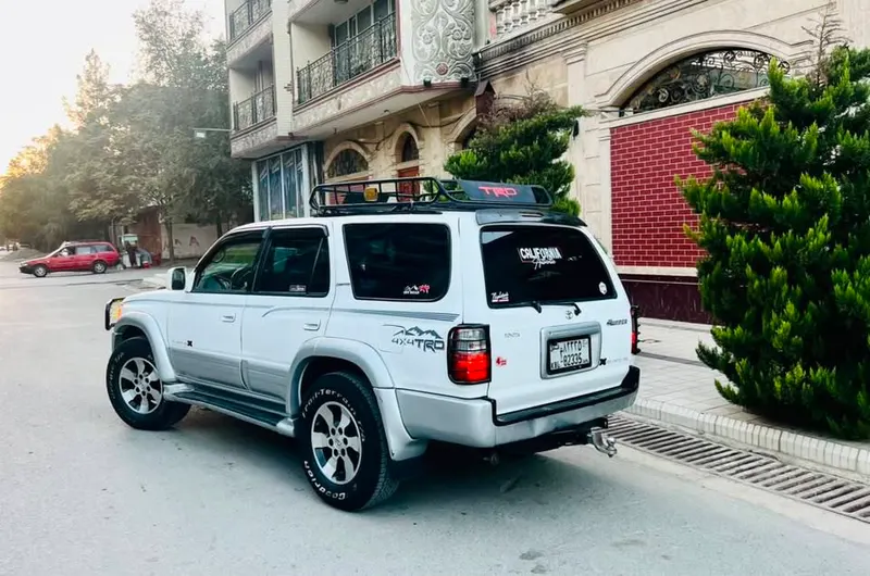 Toyota 4Runner Limited 2000 (3)