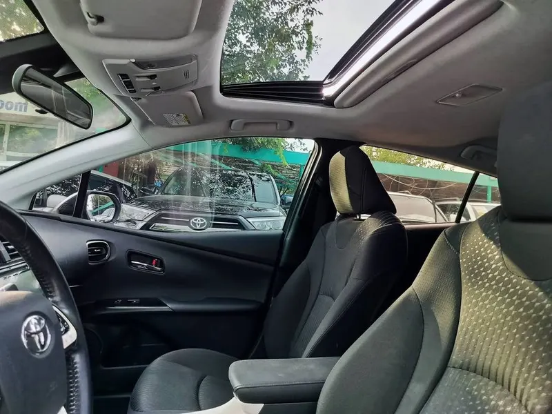 Toyota Prius 2016 (5)