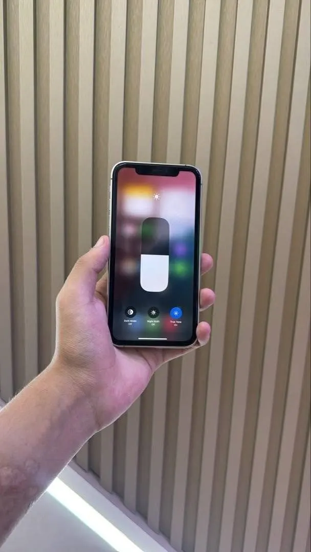 iPhone XR 128GB (2)