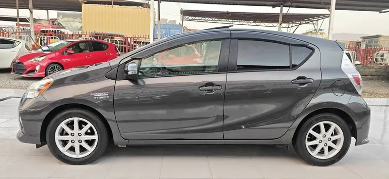 Toyota Aqua Hybrid 2015 (6)