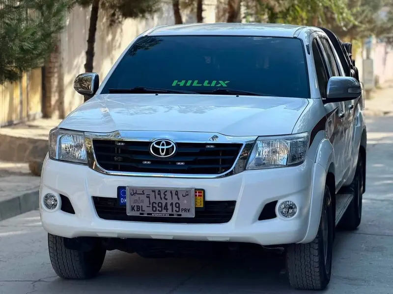 Toyota Hilux 2010 (2)