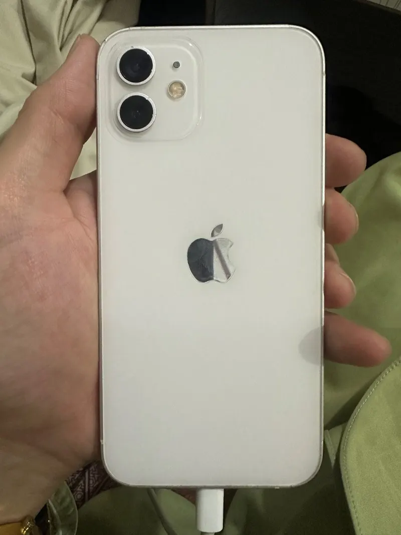 Iphone 12 white (1)