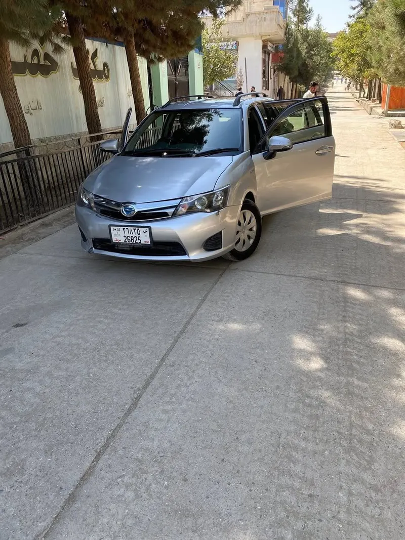 Toyota Fielder Hybrid 2014 (2)