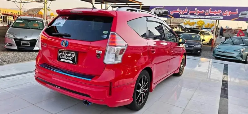 Toyota Prius V 2018 (2)
