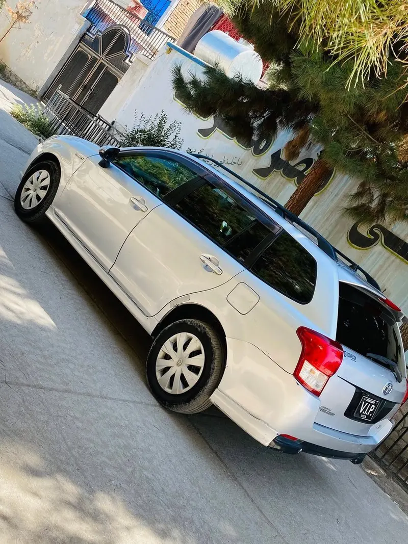 Toyota Fielder Hybrid 2014 (4)