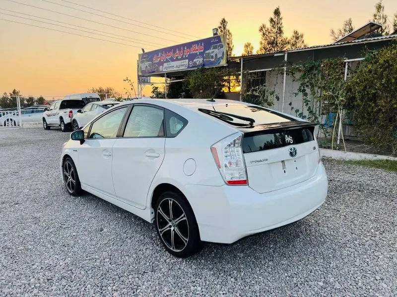 Toyota Prius Hybrid 2011 (4)