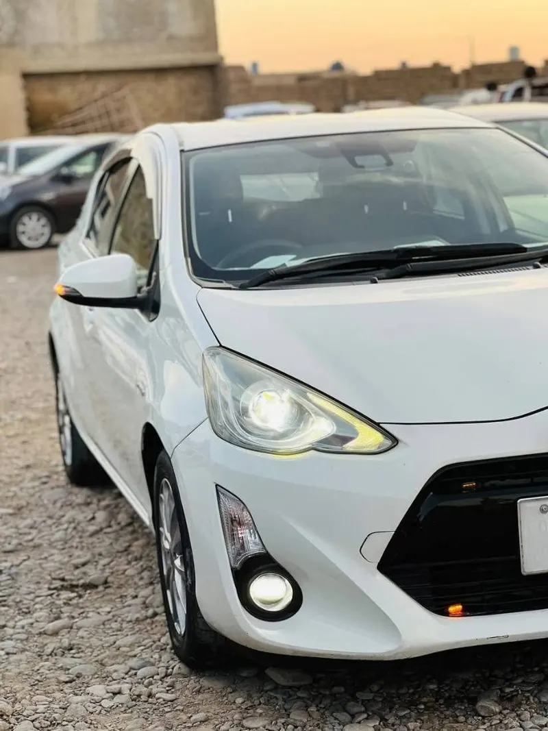 Toyota Aqua Hybrid 2016 (3)