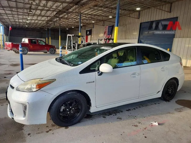 Toyota Prius Four 2015 (2)