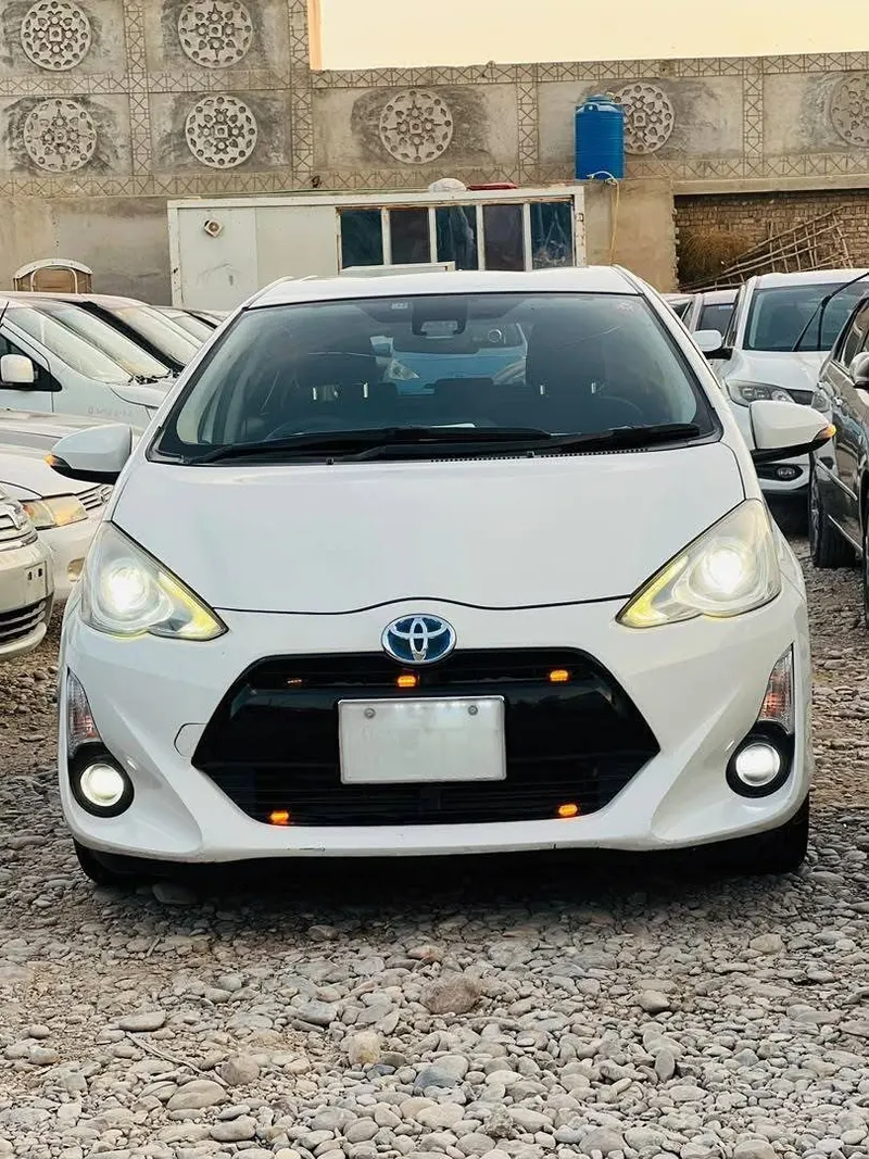 Toyota Aqua Hybrid 2016 (4)