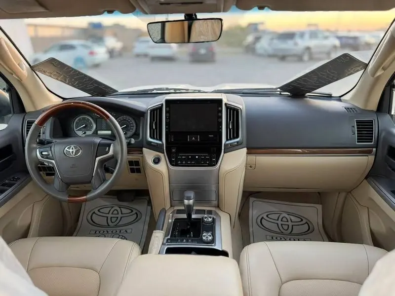 Toyota Land Cruiser GXR 2018 (5)