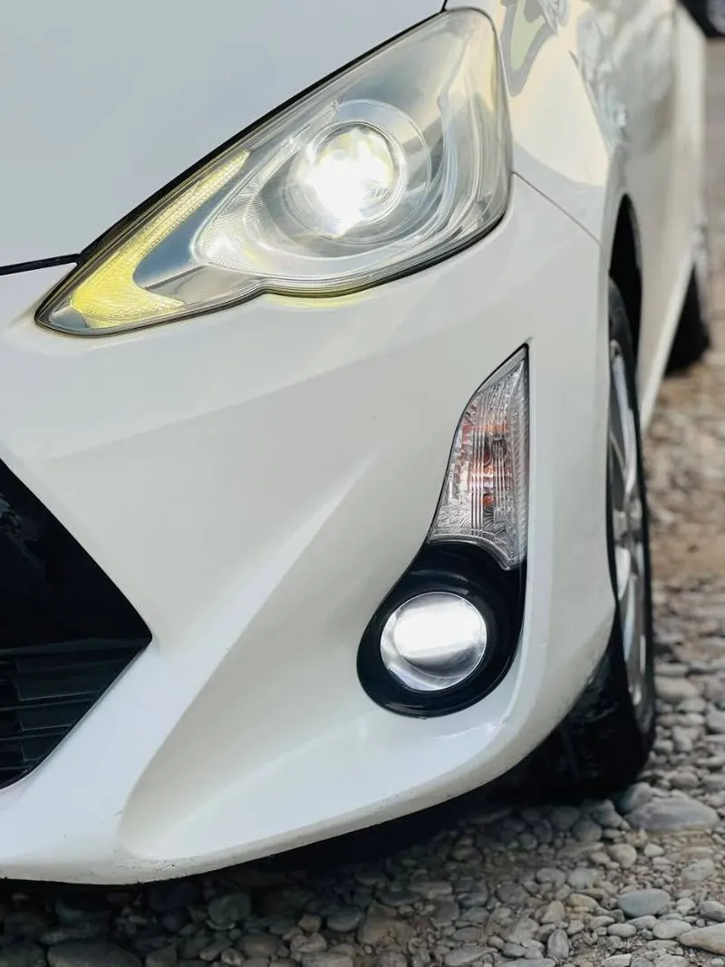 Toyota Aqua Hybrid 2016 (7)