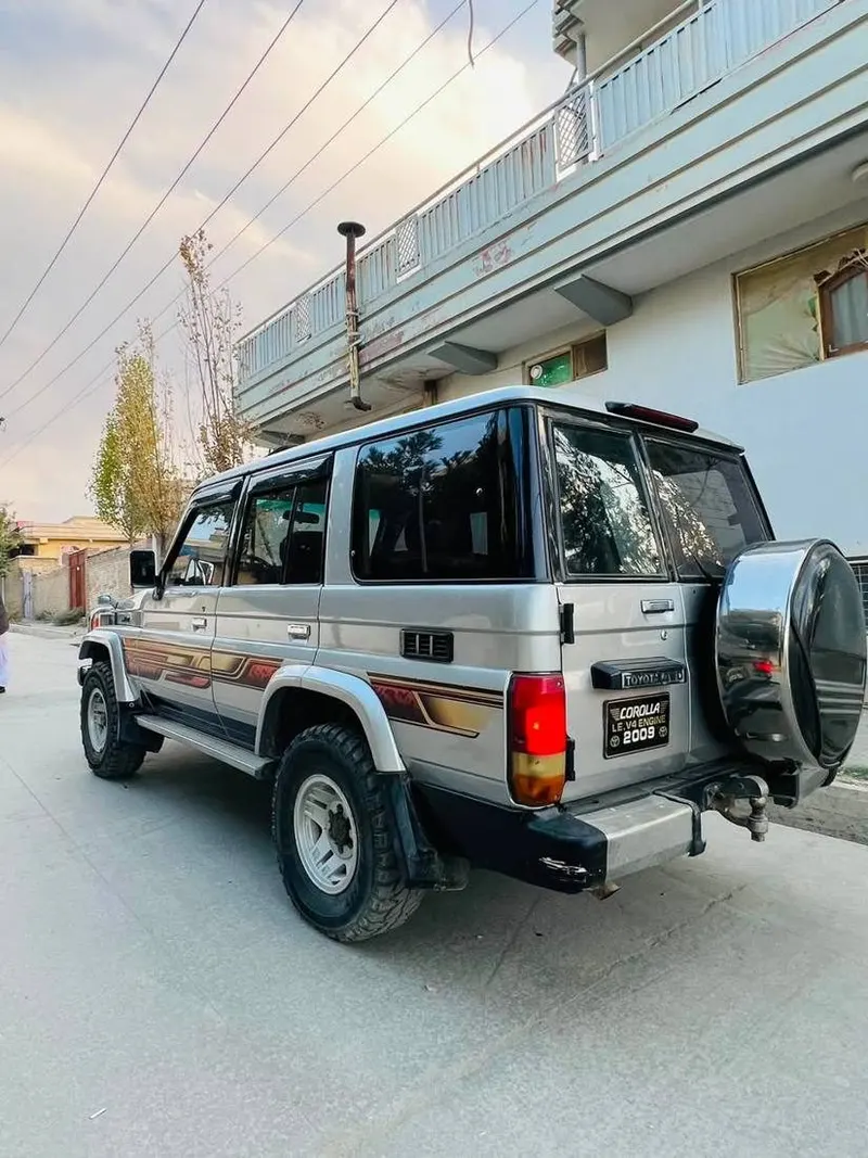 Toyota Land Cruiser 1993 (3)