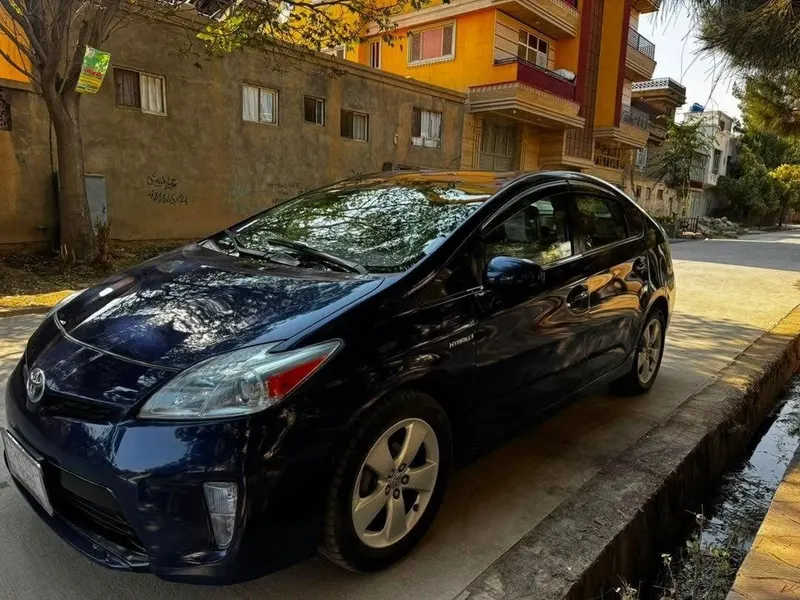 Toyota Prius 2012, Canadian Import, Low Mileage, 6900 USD (4)