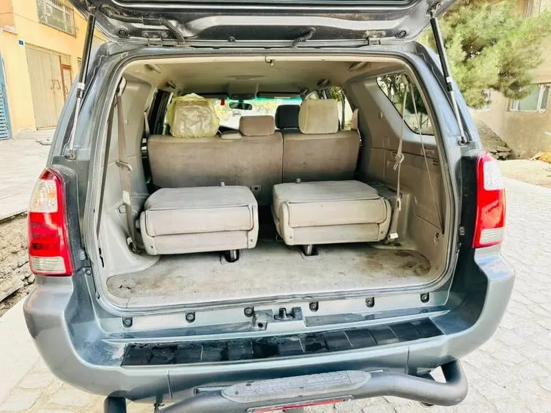 Toyota 4Runner 2004, 3-Row Company Original, 6-Cylinder Petrol (3)