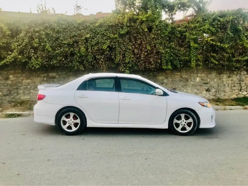 Toyota Corolla 2010, White, Automatic Transmission (4)