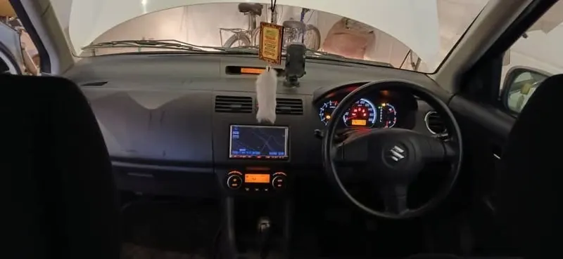 Suzuki Swift 2008 white (2)