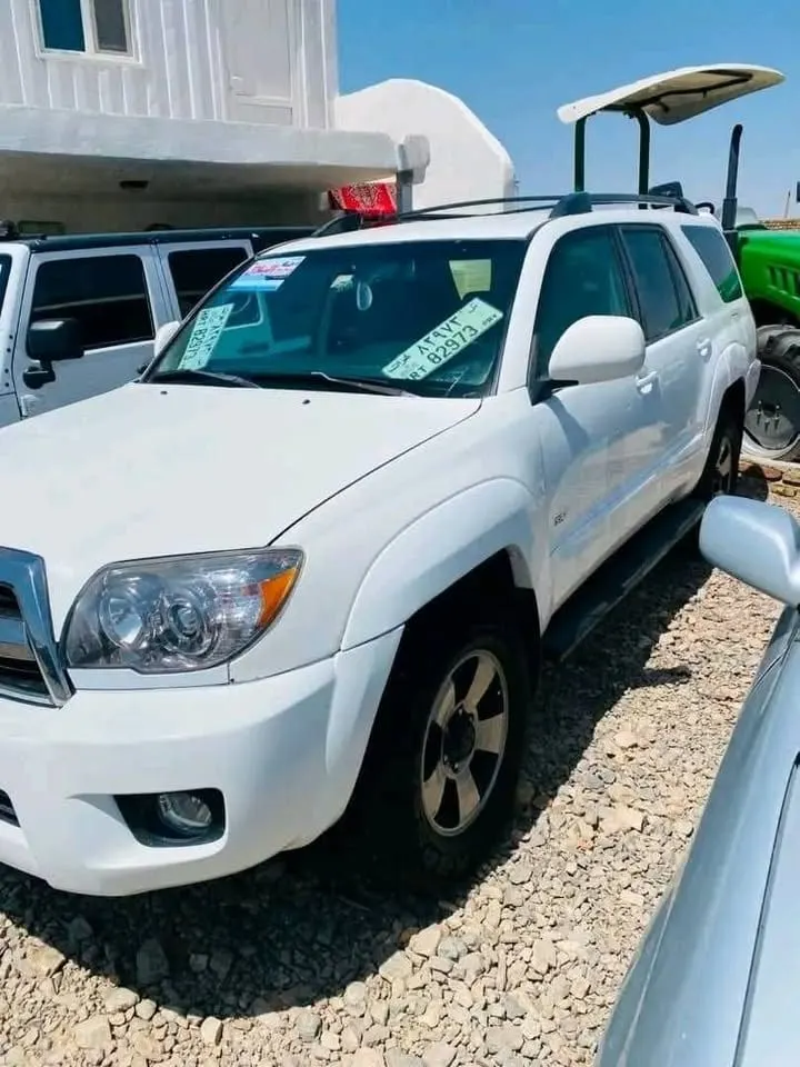 Toyota 4Runner 2004 (2008 shape) white (1)