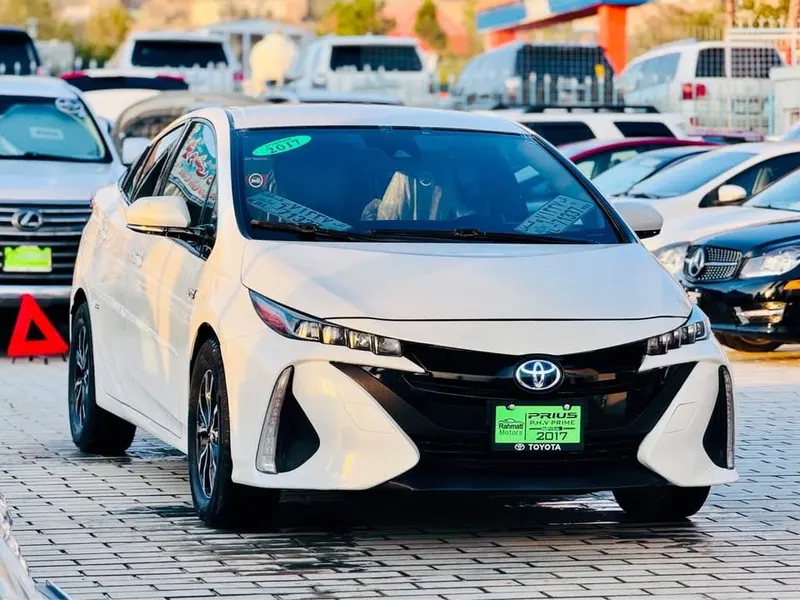 Toyota Prius PHV Prime 2017 Full Option (2)
