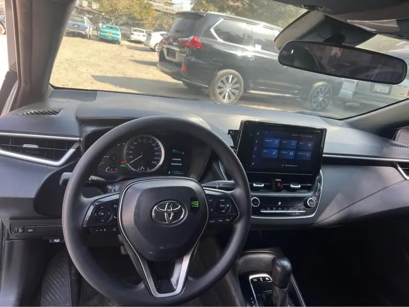 Toyota Corolla 2021 Hybrid, Silver, Sunroof, Accident-free (6)