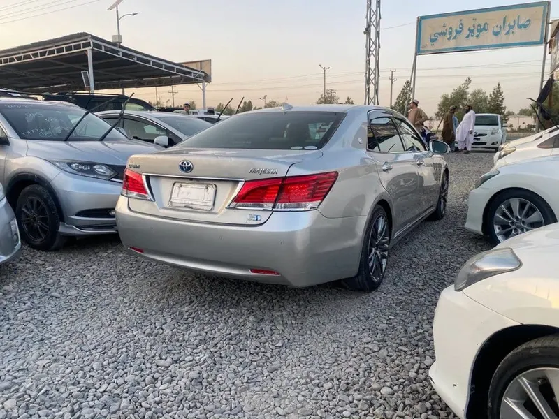 Toyota Crown Majesta Hybrid 2016, 3500 cc, Silver, Right-Hand Drive (4)