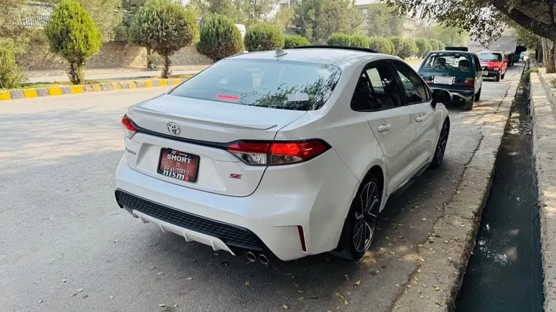 Toyota Corolla SE 2022, White, Low Mileage, Sunroof (3)