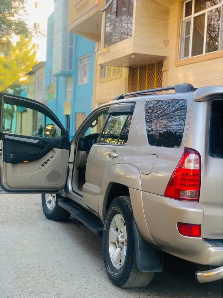Toyota 4Runner 2004, 6-Cylinder, Petrol, Gold (5)