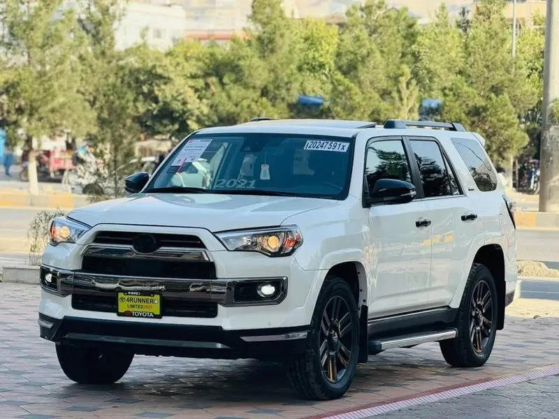 تویوتا 4Runner Limited 2021 سفید صدفی (1)
