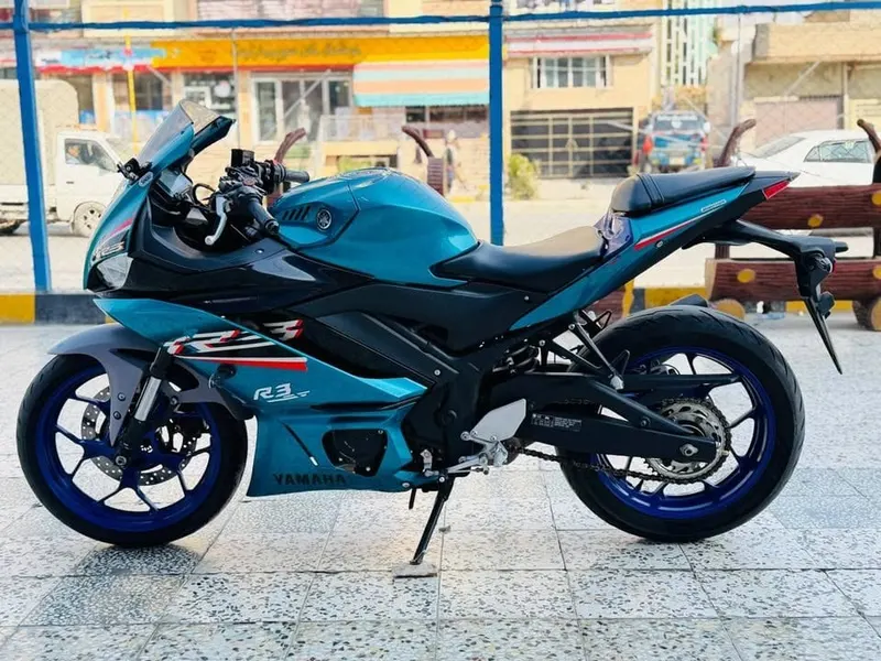 Yamaha YZF-R3 2023 Motorcycle, Almost New (3)