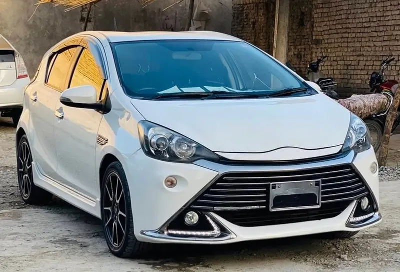 Toyota Aqua GS 2014, White, 76,000 km (1)