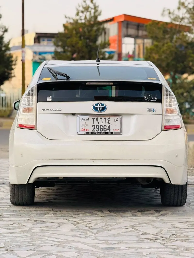 Toyota Prius Hybrid 2012 Full Option, White Pearl, Japan Import (4)
