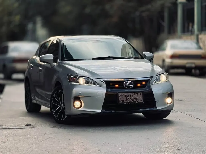 Lexus CT200h 2012, hybrid, 1.8cc (1)