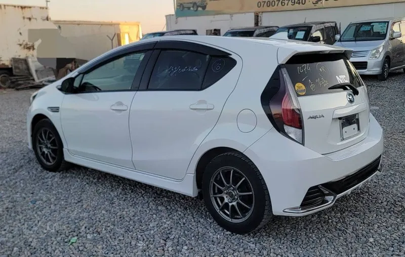 Toyota Aqua G/S 2015 Japan Right-Hand Drive, 1500cc, Pearl White (5)