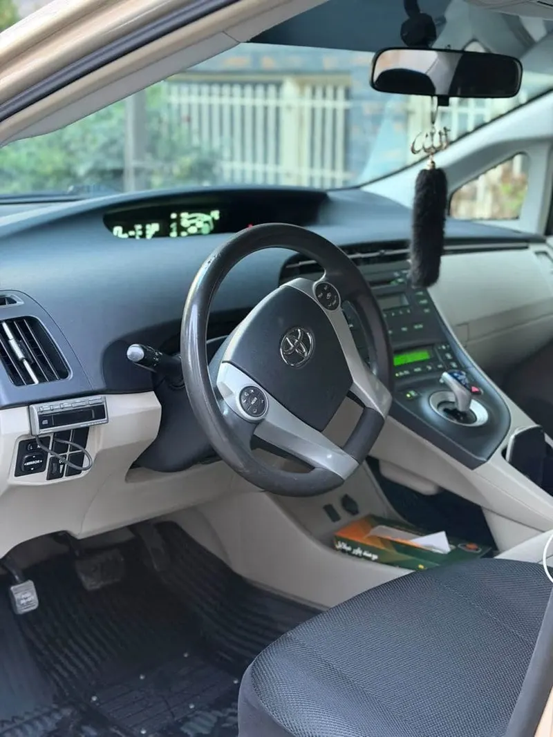 Toyota Prius Hybrid 2010, Gold, Automatic, JBL (5)