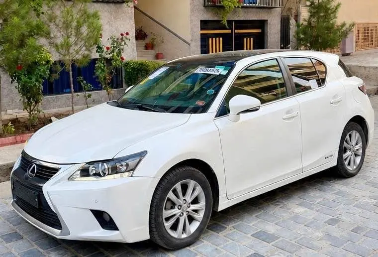 لکسس CT 200h 2015، 84000 کیلومتر، سفید صدفی (2)