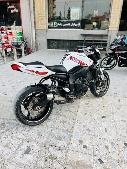 Yamaha FZ1 2012 sportbike, 1000cc (3)