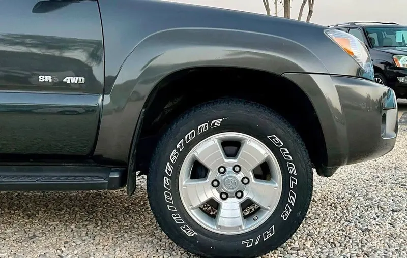 Toyota 4Runner 2006 SR5, Imported, Three Rows (4)