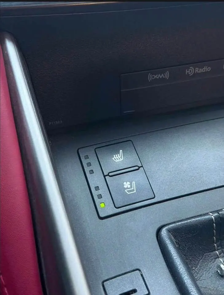 Lexus IS200t F Sport 2018 (5)