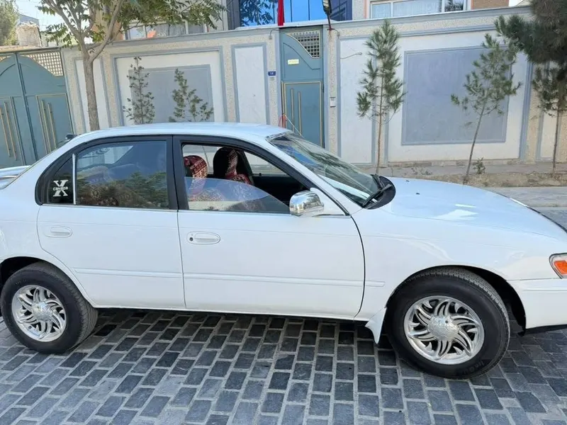 Toyota Corolla Canadian 2015, Automatic, White (5)