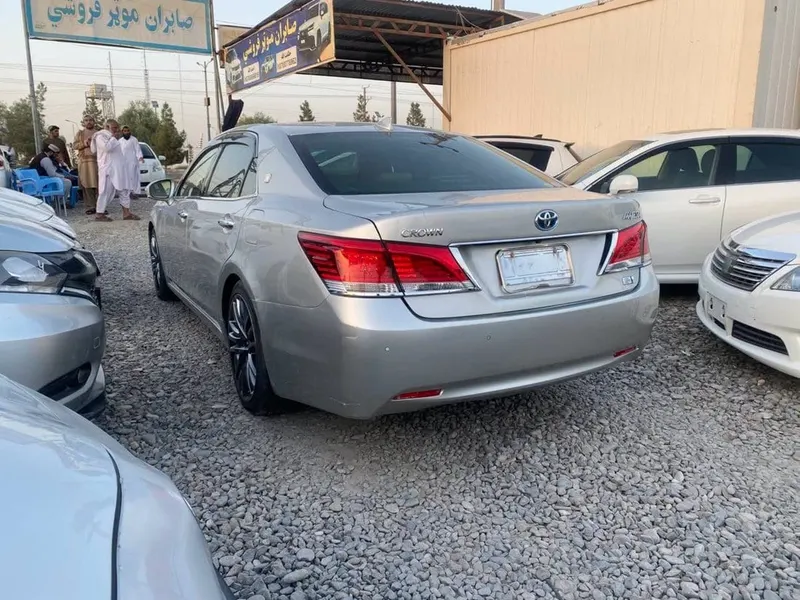 Toyota Crown Majesta Hybrid 2016, 3500 cc, Silver, Right-Hand Drive (3)