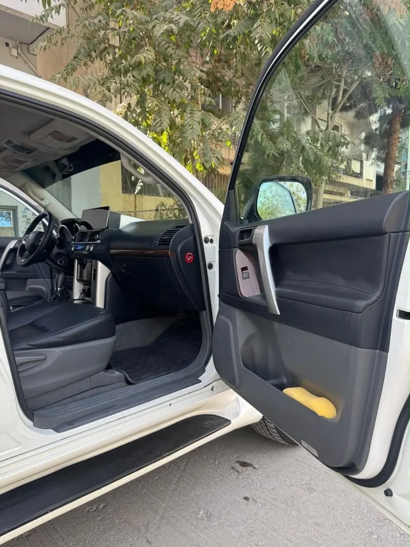 Toyota Landcruiser Prado 2010 LED white (5)