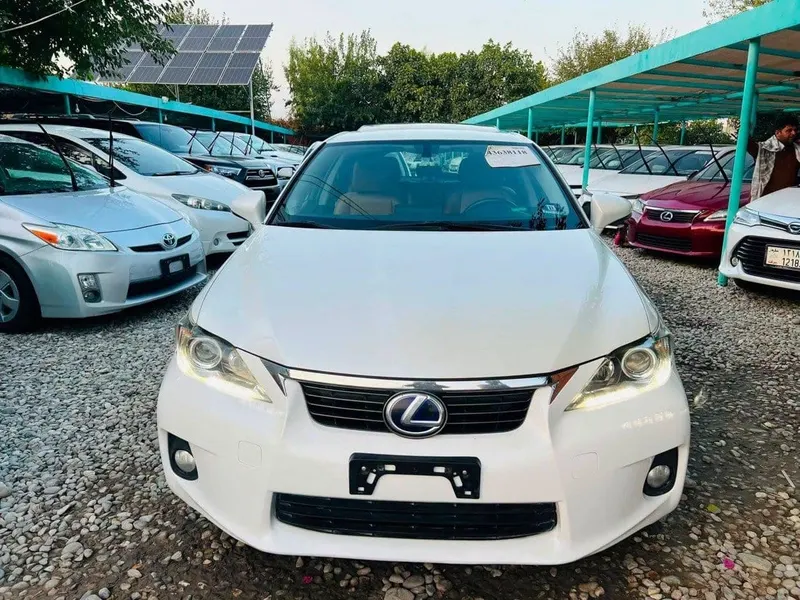 Lexus CT200h 2013 white sunroof (3)